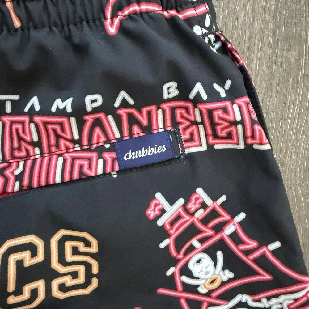 Chubbies NFL Tampa Bay Buccaneers Mens 6'' Inseam Lined Swim Trunks Large Bucs